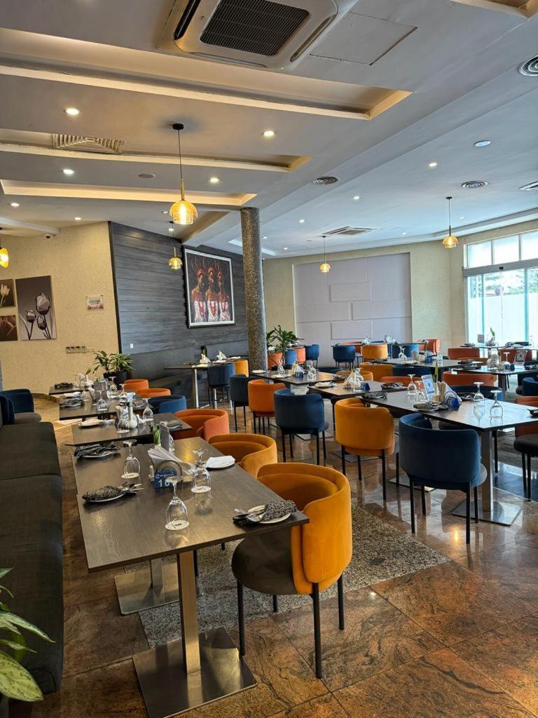 Golden Tulip Ibadan Hotel Bagian luar foto