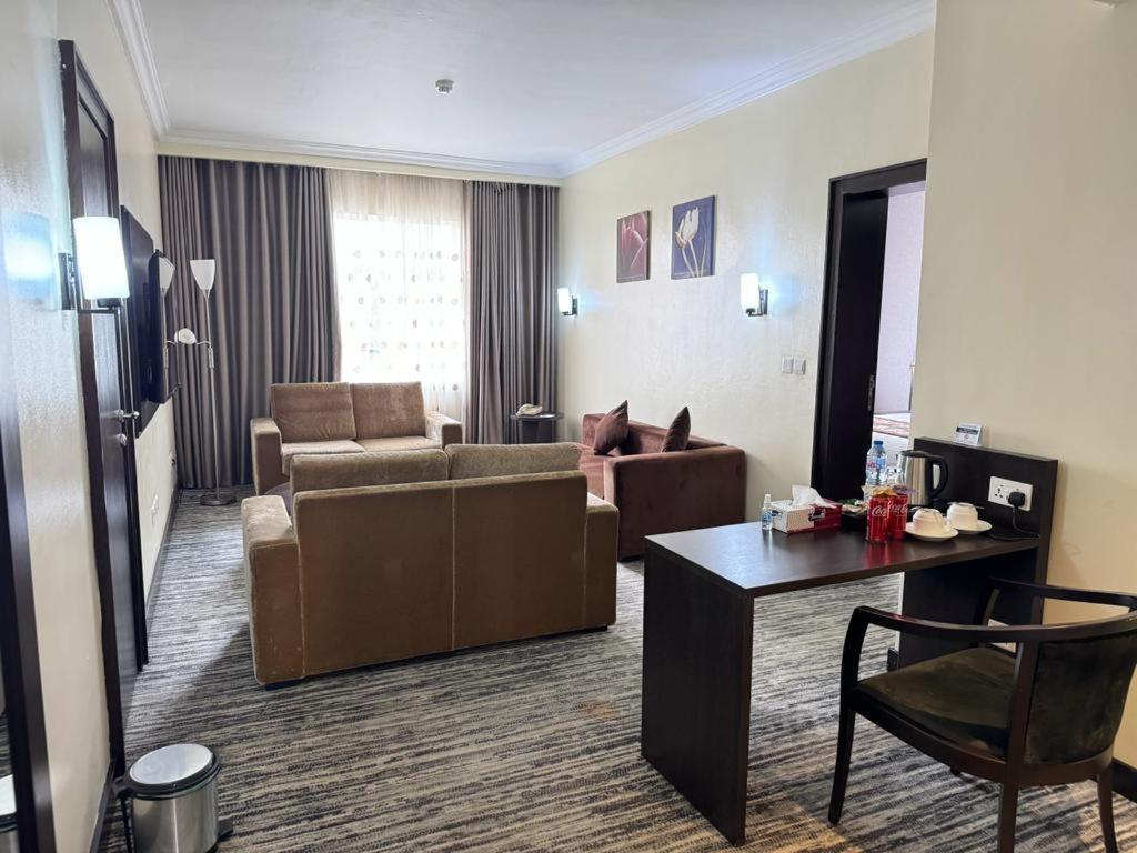 Golden Tulip Ibadan Hotel Bagian luar foto