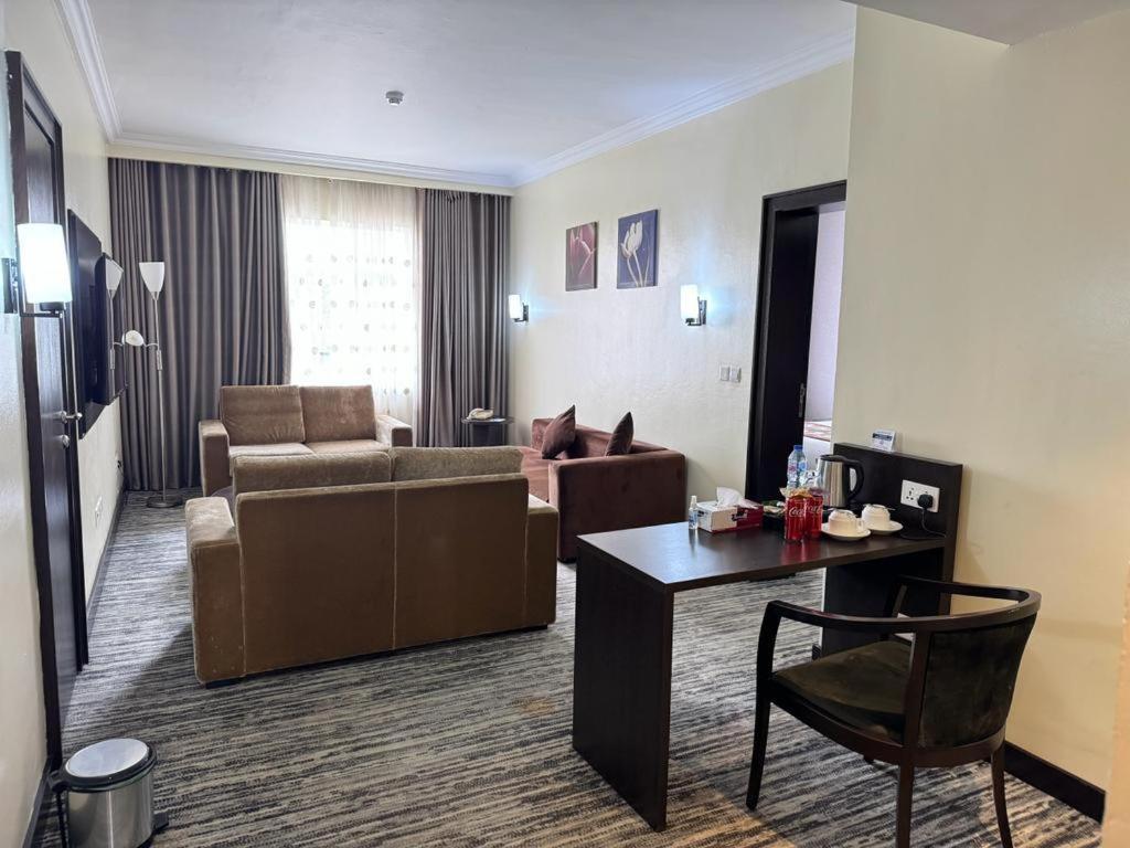 Golden Tulip Ibadan Hotel Bagian luar foto