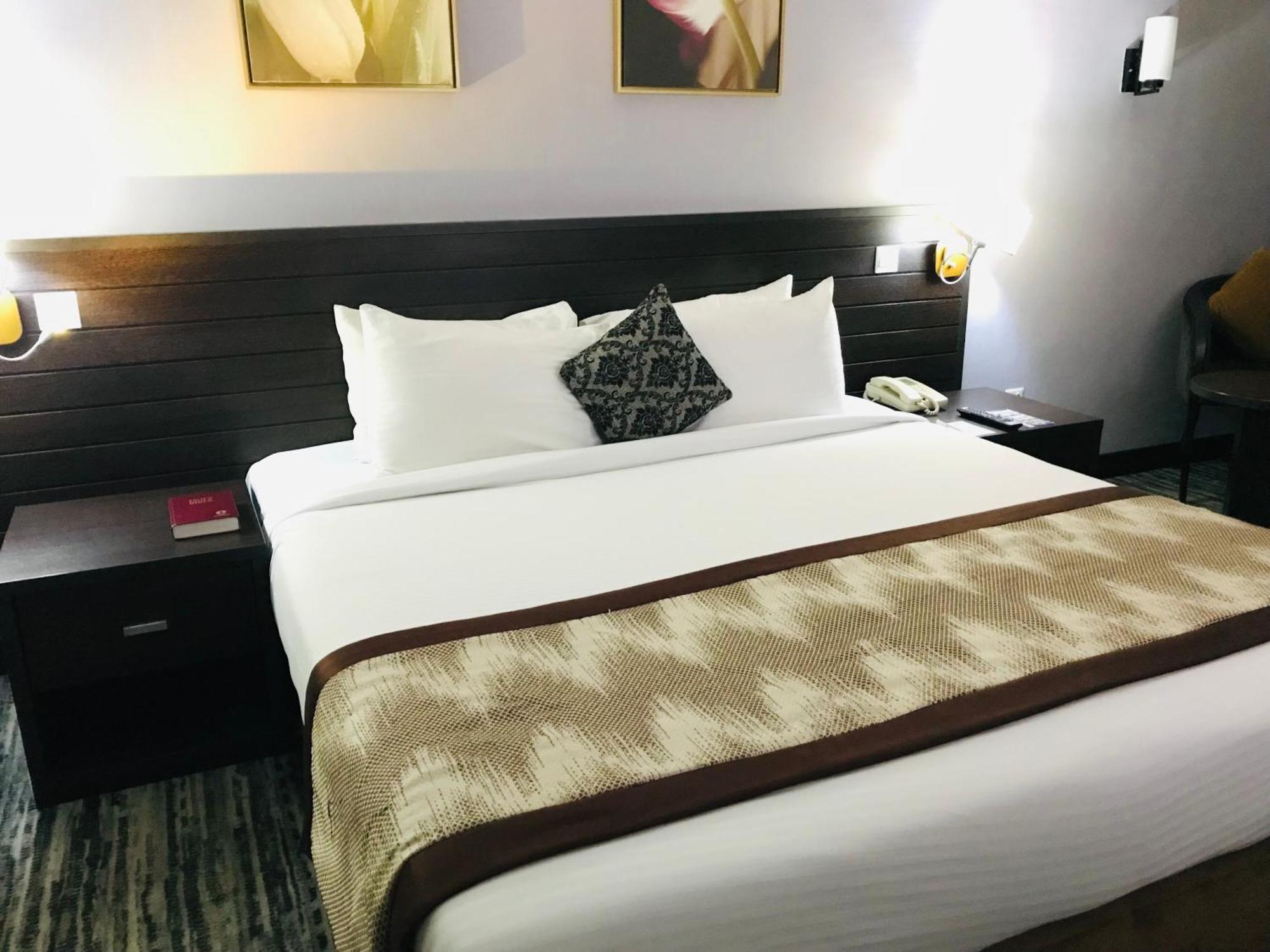 Golden Tulip Ibadan Hotel Bagian luar foto