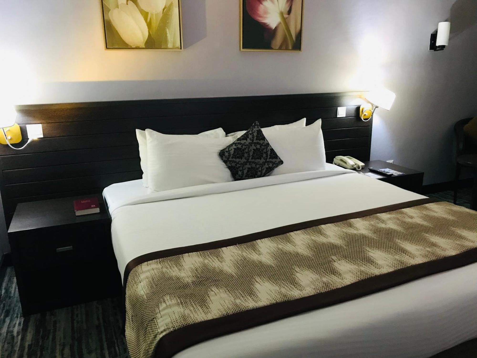 Golden Tulip Ibadan Hotel Bagian luar foto