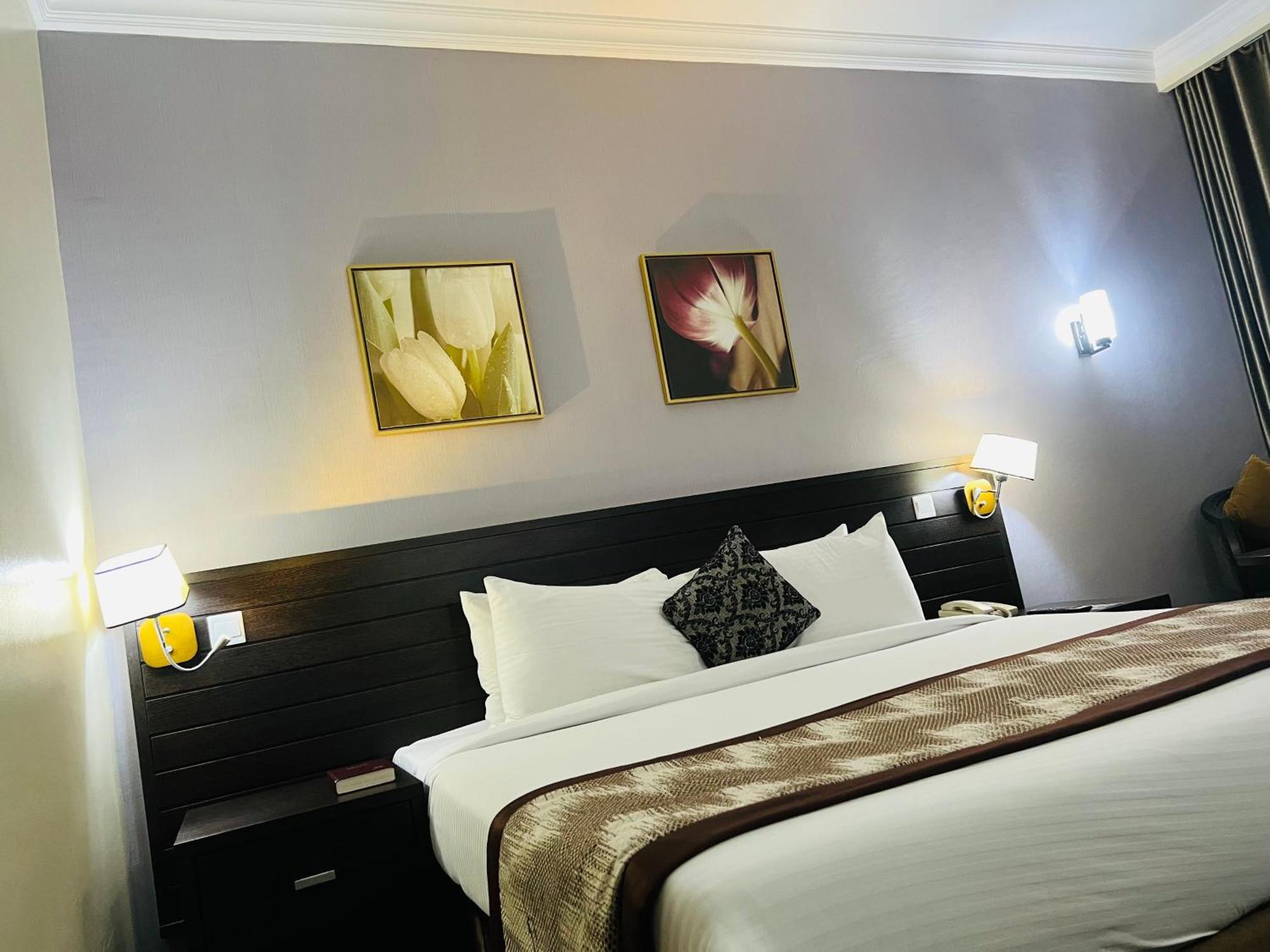 Golden Tulip Ibadan Hotel Bagian luar foto