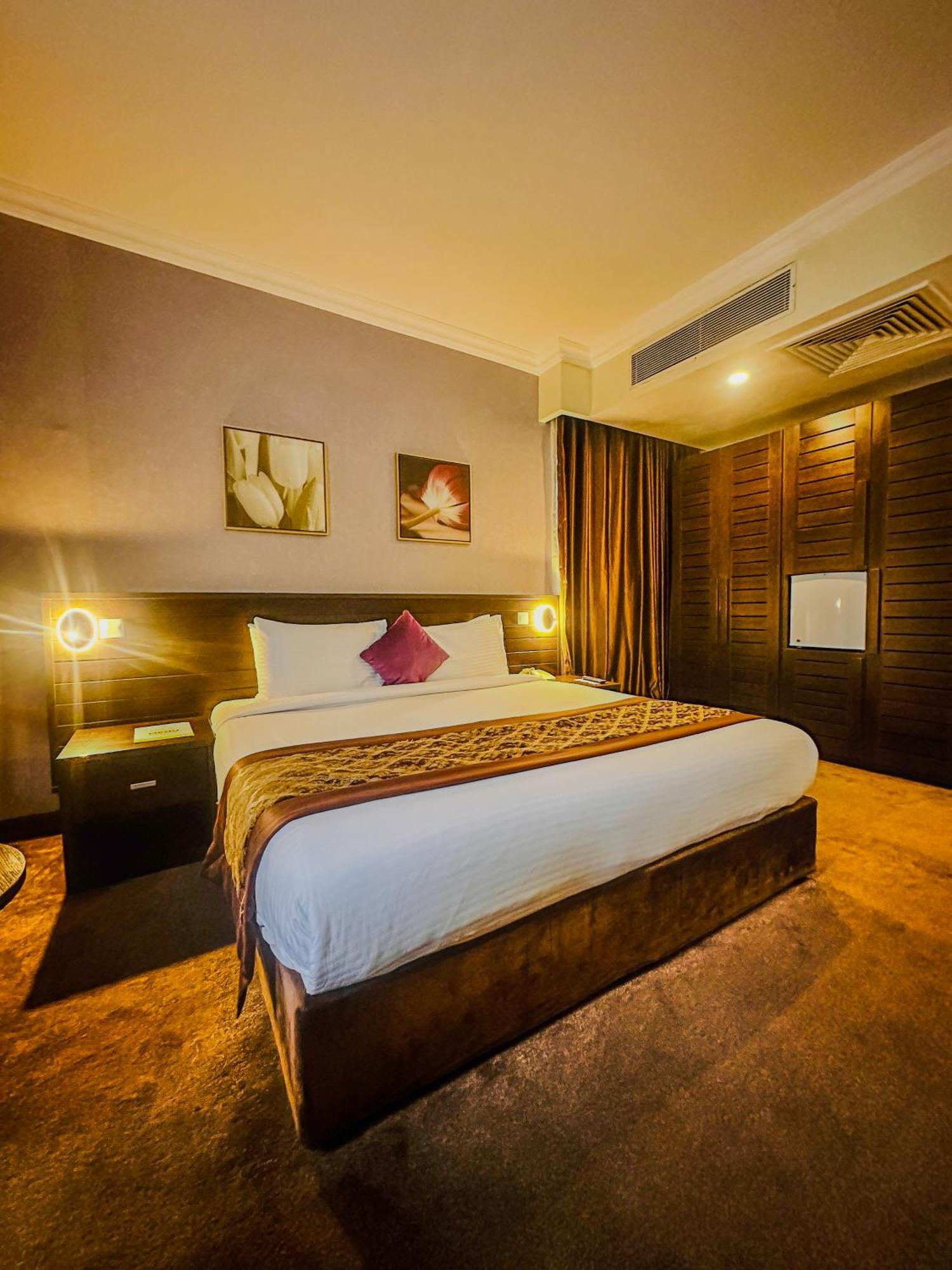 Golden Tulip Ibadan Hotel Bagian luar foto