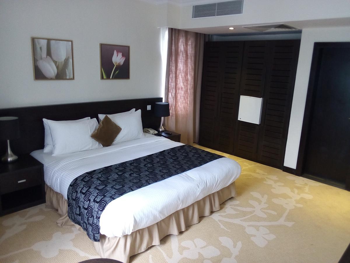 Golden Tulip Ibadan Hotel Bagian luar foto