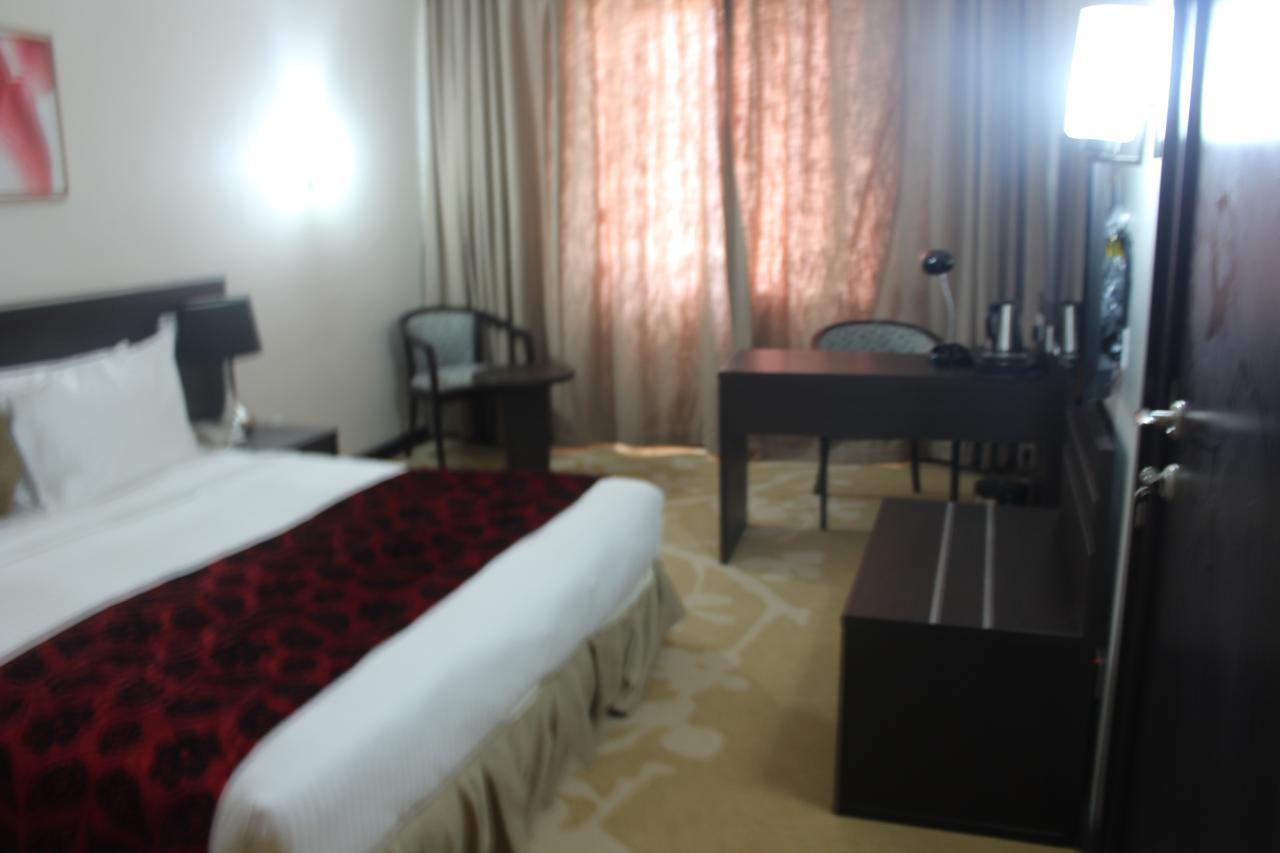 Golden Tulip Ibadan Hotel Bagian luar foto